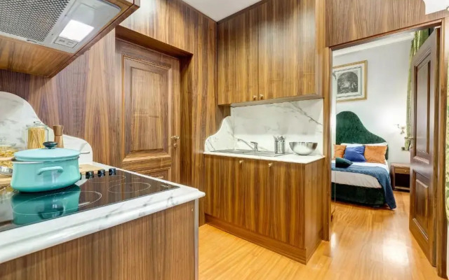 Pantheon Antique Suite