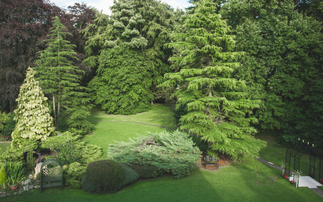 Отель Oaklands Hall