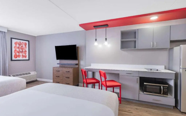 Clarion Hotel & Suites