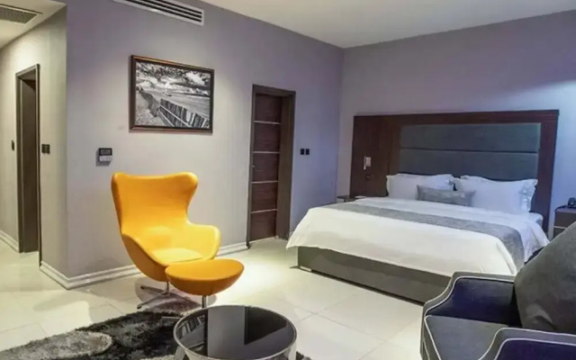 Tripod by Pedestal Hotel