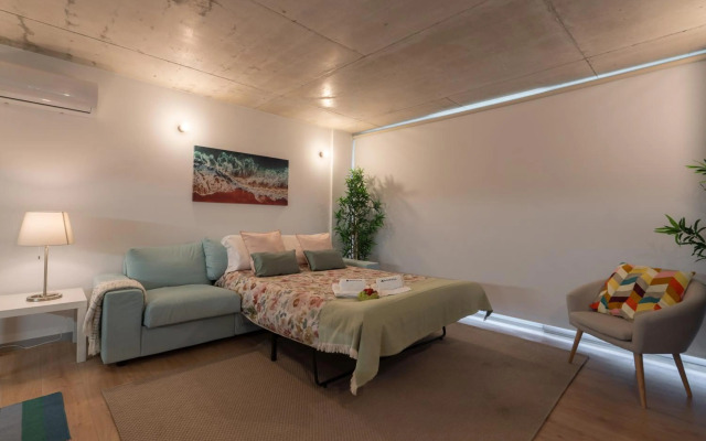 Luxurious Impressive Apartment - Balcony and Pool