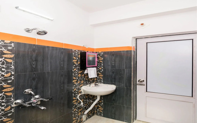 OYO 9811 Hotel Relax Inn