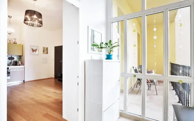 Charming Two-Bedroom Apartment Next To The Emmaus Abbey