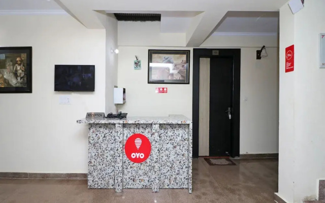 OYO 11877 Royal Residency