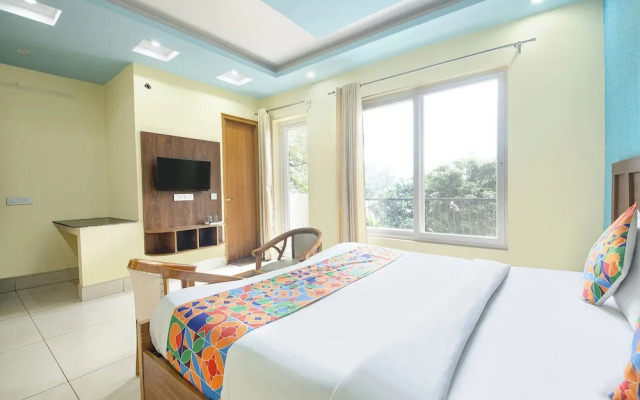 Fabhotel Crestwood Inn