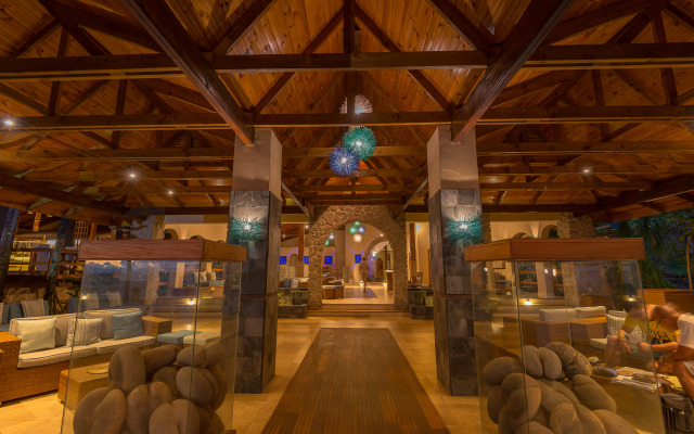 Coco de Mer Hotel and Black Parrot Suites