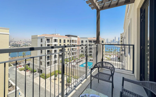HiGuests - La Rive Classy 2BR & Balcony