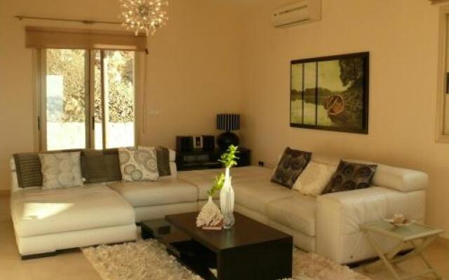 Happy Trails Pomos Panoramic Villa