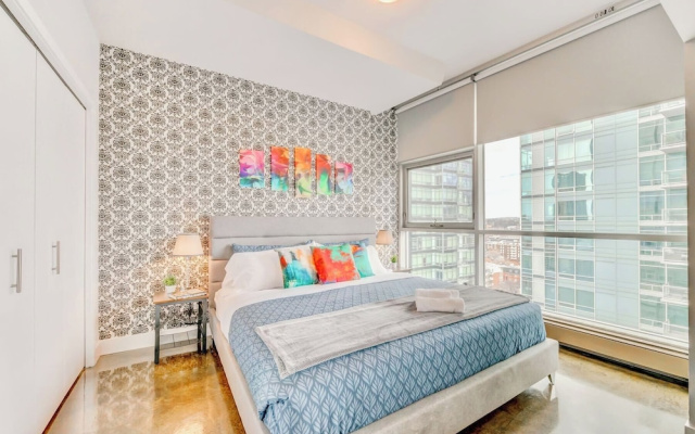 Stylish 2BR Condo Near Stampede Urban Retreat