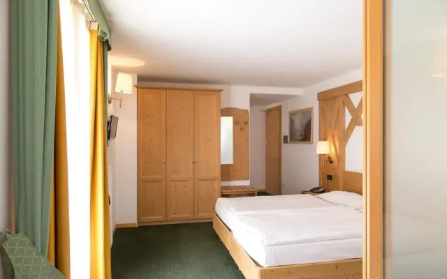 Hotel Alpine Mugon