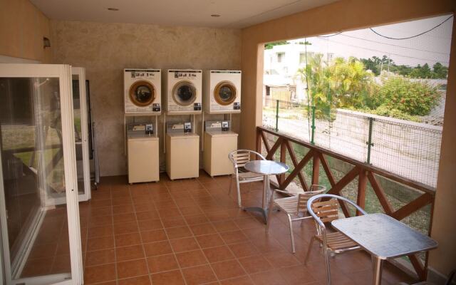 Ishigakijima Sunflower House - Hostel