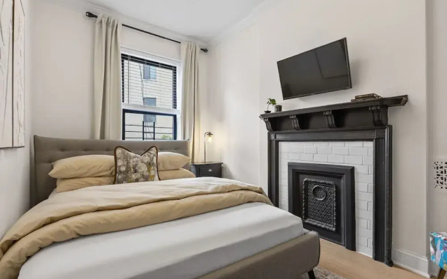 3 Bedroom Brownstone Near Subway & Columbia Uni