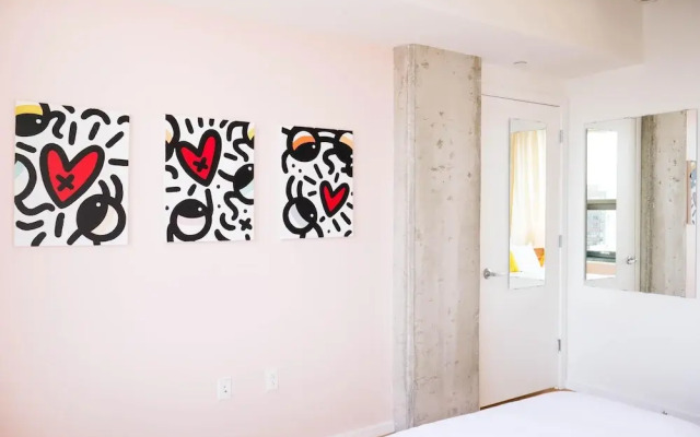 Bright, Luxury Apartment in Historic District