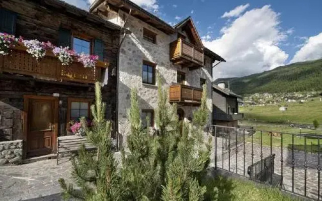Sara Apartments