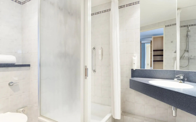Holiday Inn Express London - Park Royal by IHG