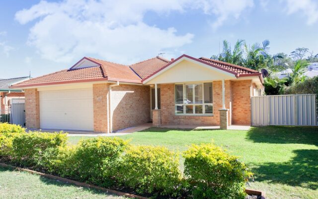 Pawprints, 123 Bagnalls Beach Road