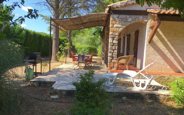 Quaint Holiday Home with Private Pool in Lorgues France