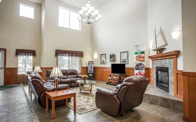 Quality Inn & Suites - 3 Stars