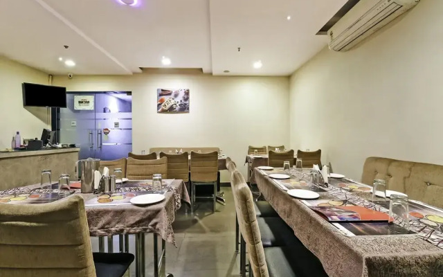 Apple Hotel By OYO Rooms