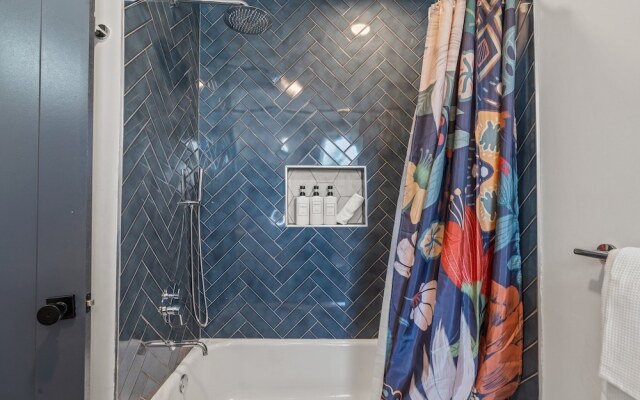 Stylish Near Stadiums & Nightlife Game Room