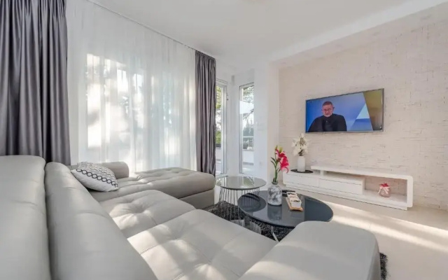Sunset apartment with private pool and jacuzzi