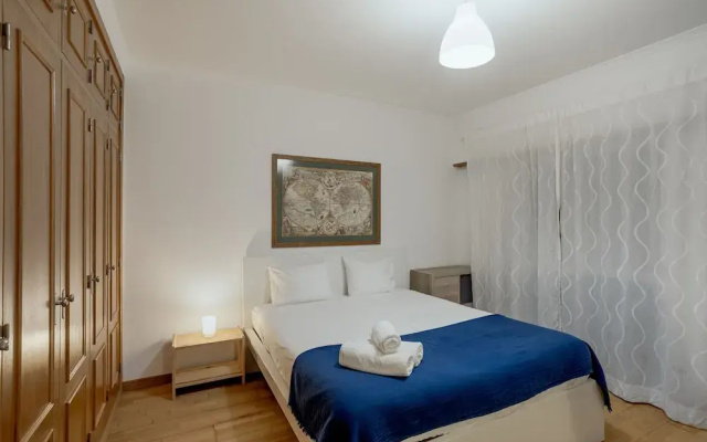 Carcavelos Bright Modern Apartment by Homing