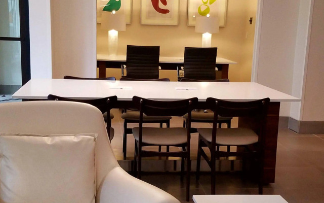 Holiday Inn Irving Las Colinas by IHG