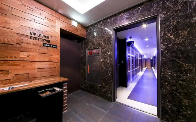 Hotel Cloud 9