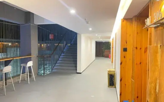 Lvtu Yasu Holiday Hotel (Wentang Gujing Spring Street Branch)