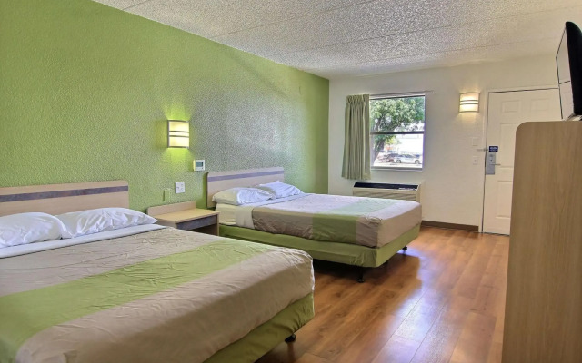 Motel 6 Austin, TX - Central Downtown UT