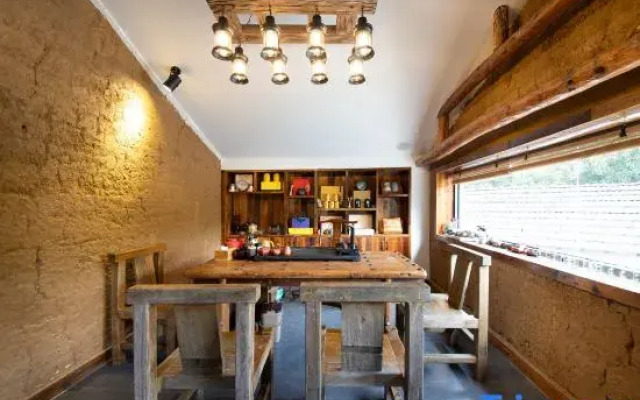 Yunshang Grassland Fengsheng three time hot spring holiday villa