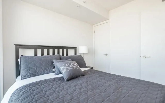 Life Suites Soho 2 Bed - 2 Bath CN Tower View