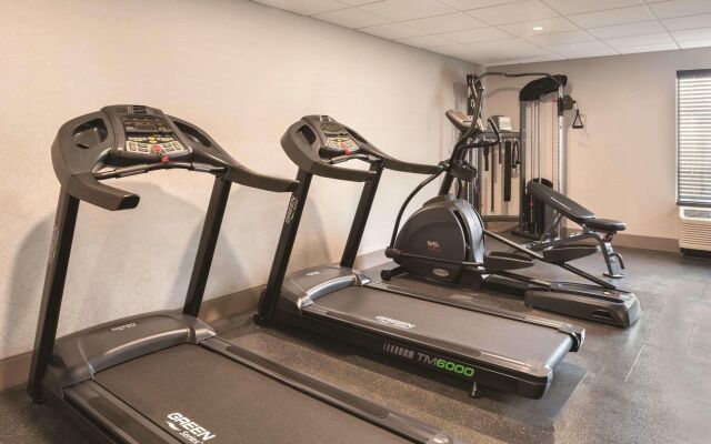 Country Inn & Suites by Radisson, La Crosse, WI