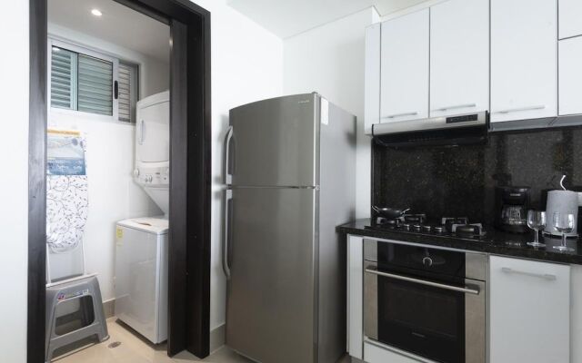 Stunning Highrise Seafront Apartment