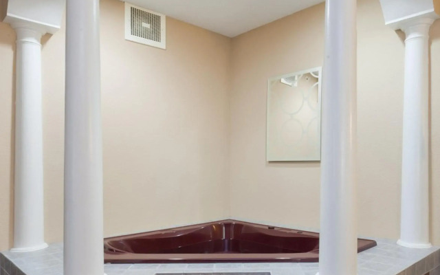 Holiday Inn Express Hotel & Suites Ashtabula-Geneva by IHG