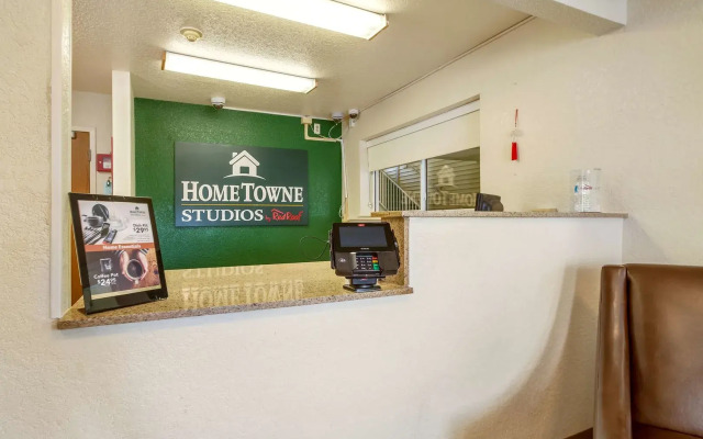 HomeTowne Studios by Red Roof Philadelphia - Maple Shade, NJ