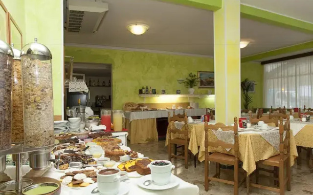 Hotel Fides