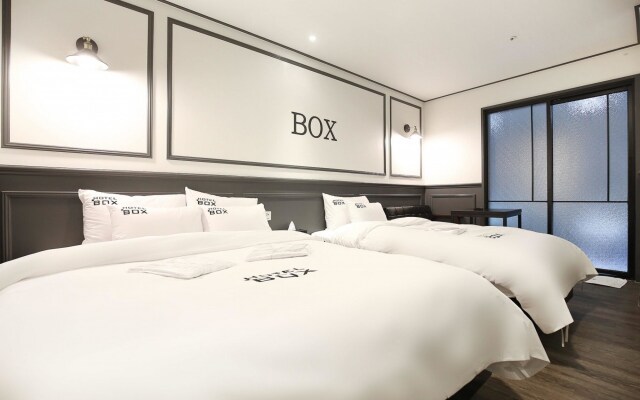 Box Hotel