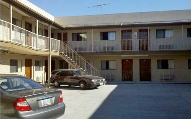 Golden West Manor Motel