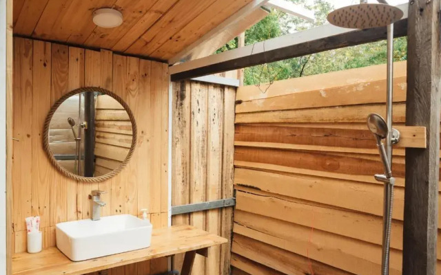 Villa Đảo Hoa Vàng Cam Ranh - Venue Travel