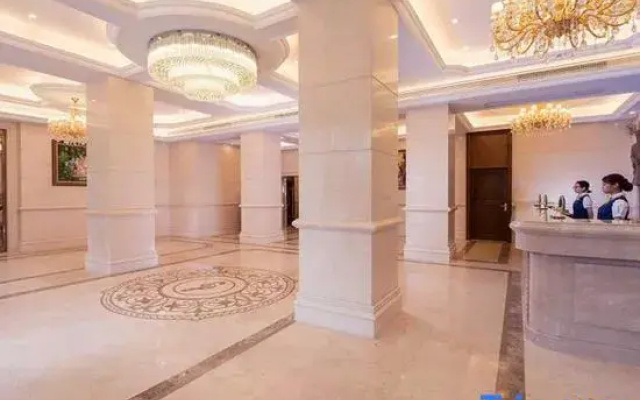 Vienna Hotel (Meizhou West High-speed Railway Station)