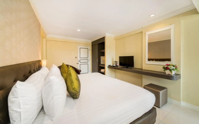 The Niran Grand Hotel
