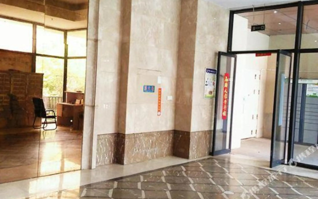 Dadong Apartment Hotel