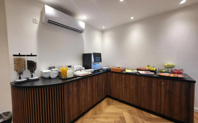 Carlton Hotel