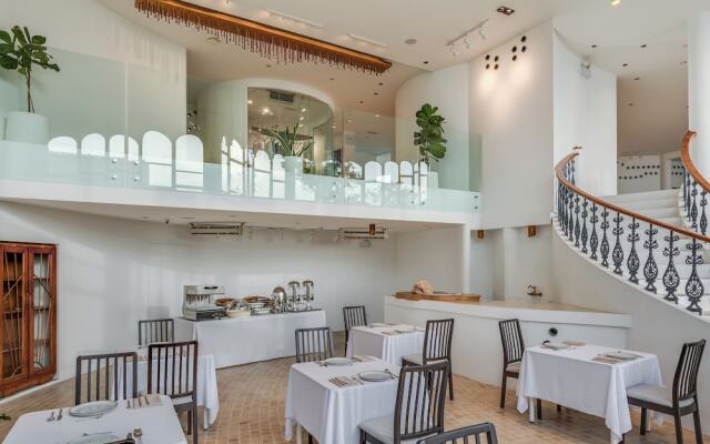 Ampersand Resort