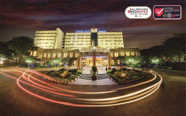 Sunlake Waterfront Resort and Convention
