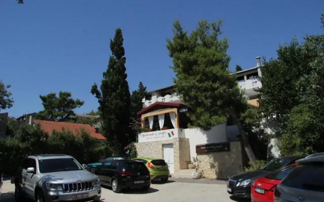 Novalja Inn 2