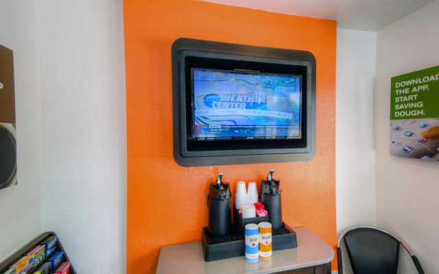Motel 6 Bradenton, FL