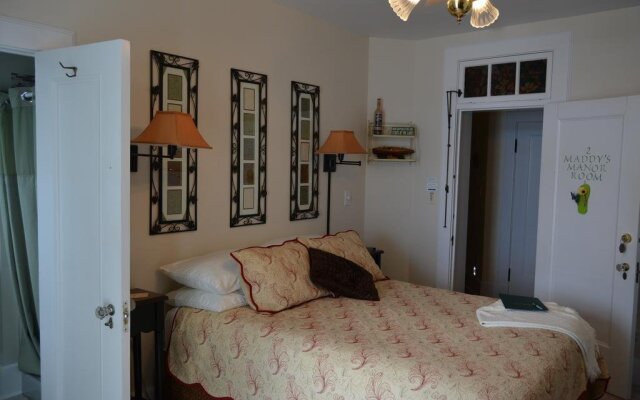 Boathouse Waterfront Lodging