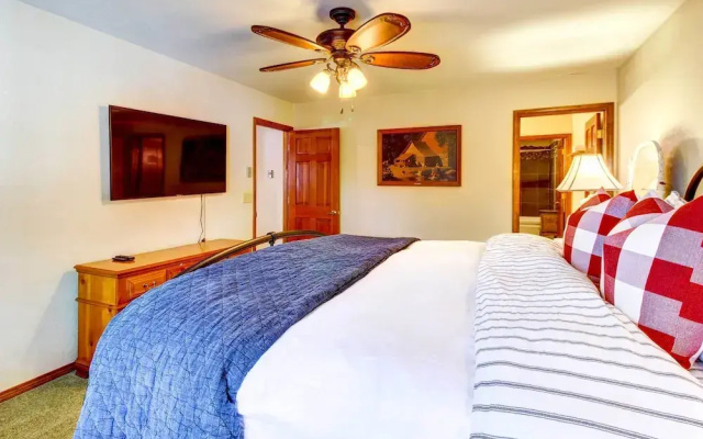 Near Golfing & Hiking: Pinetop Vacation Rental!